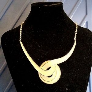 Vintage 1980s Monet cream and gold colored choker necklace